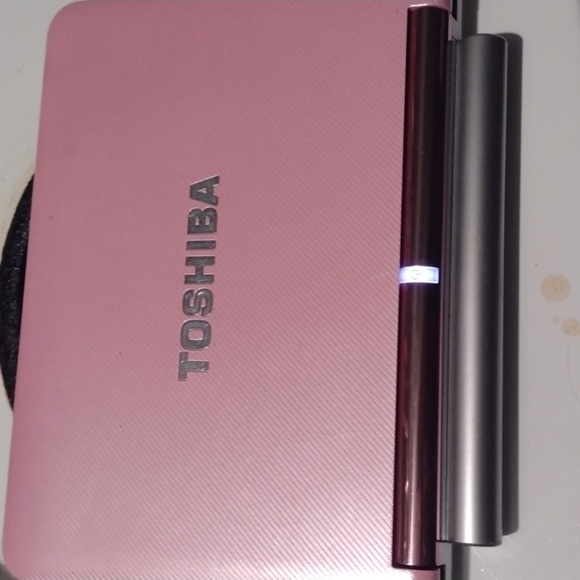 Toshiba Laptop - Picture 2 of 4